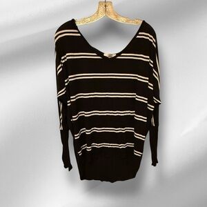 TEE Black Striped Top‎
